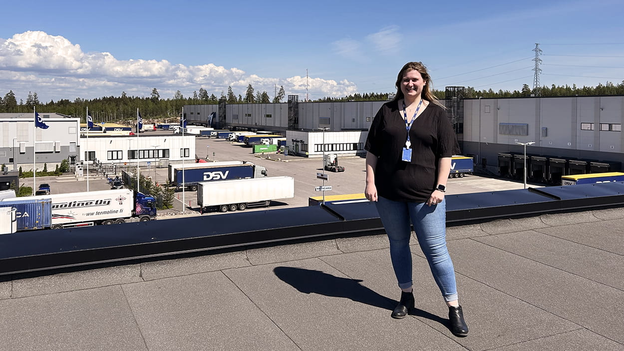 Ada Lahtinen työskentee Suomen DSV:llä markkinoinnissa.